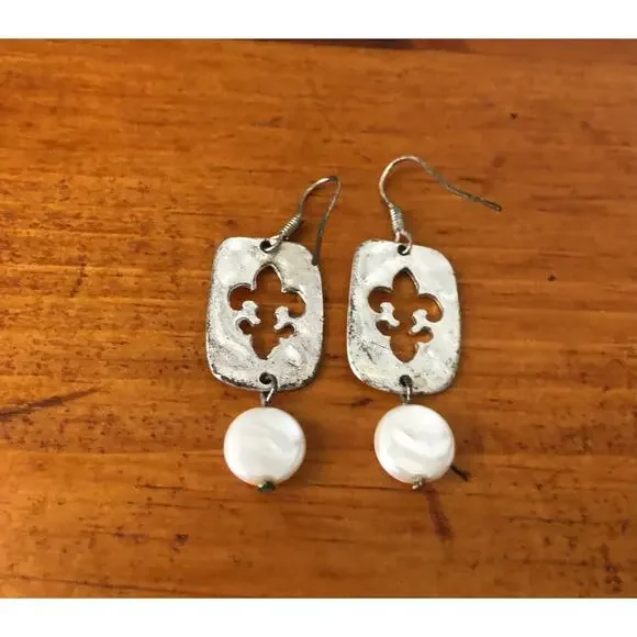 Silver Tone Fleur De Lis Dangle Earrings White Shell Bead Rectangular Drop Boho - Picture 4 of 6